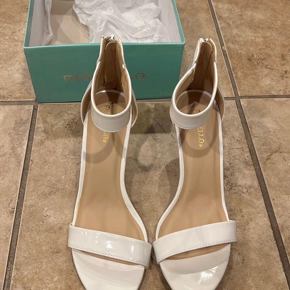 Brand new women’s heels in a size 9 in the color white